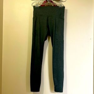 Tek Gear Pocket Leggings (Size Medium)